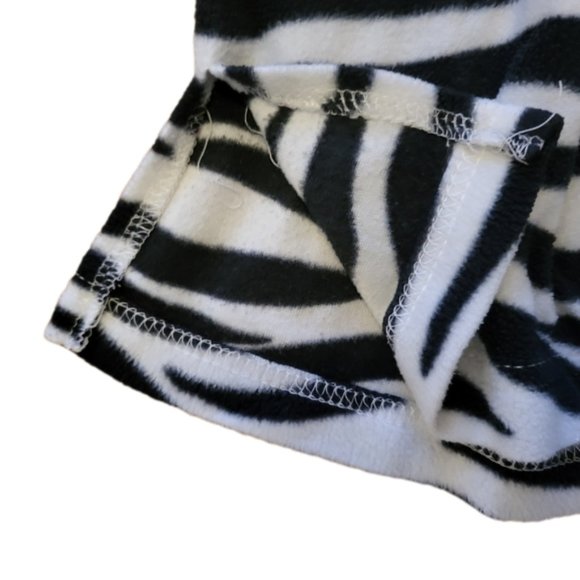 Coastal Club Fleece Zebra Pring Pajama Button Up Top Size Medium - Picture 4 of 6